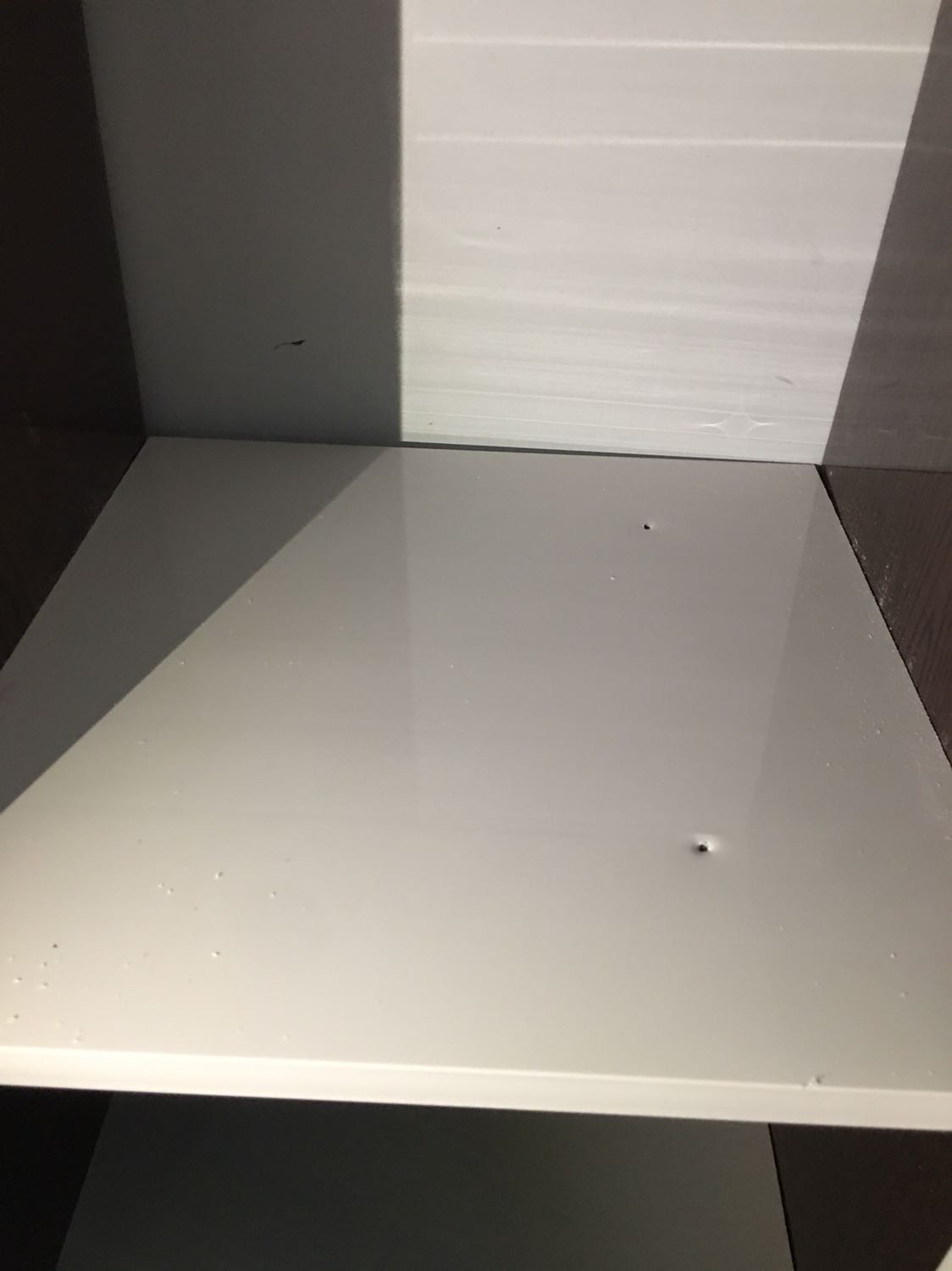 Sản phẩm giao đã lâu, ko đúng dự kiến. Hơn 1 tuần mới nhận dc. Đang nôn, Nhận rồi buồn thêm. Tủ làm ẩu lắm luôn á. Lủng nhiều lỗ, với đóng ko kỹ ốc gì hết, mấy chỗ mối với cánh tủ ko khít đều nhau gì cả. Nói chung là chán. Chả lẽ giờ đổi lại tốn thêm phí. Rút kn ko nên mua mấy hàng giá trị trên này. Chỉ có mua sách là ưng thôi. Nhiều lỗi mà mình dc up 5 hình thôi. Tiki nên xem lại nhà cung cấp này nhé.