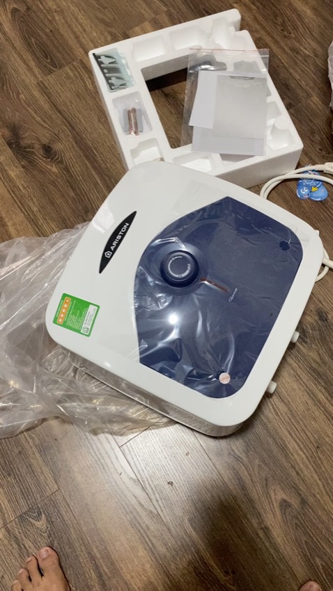 Giao hàng nhanh, đống gói cẩn thận, dùng được một thời gian thấy sản phẩm tốt. Người lắp đặt đến sau 1 ngày, giao không tặng kèm dây ống nước nên phải mua thêm bên ngoài. Nếu được tặng luôn dây sẽ đánh giá 5* cho full service