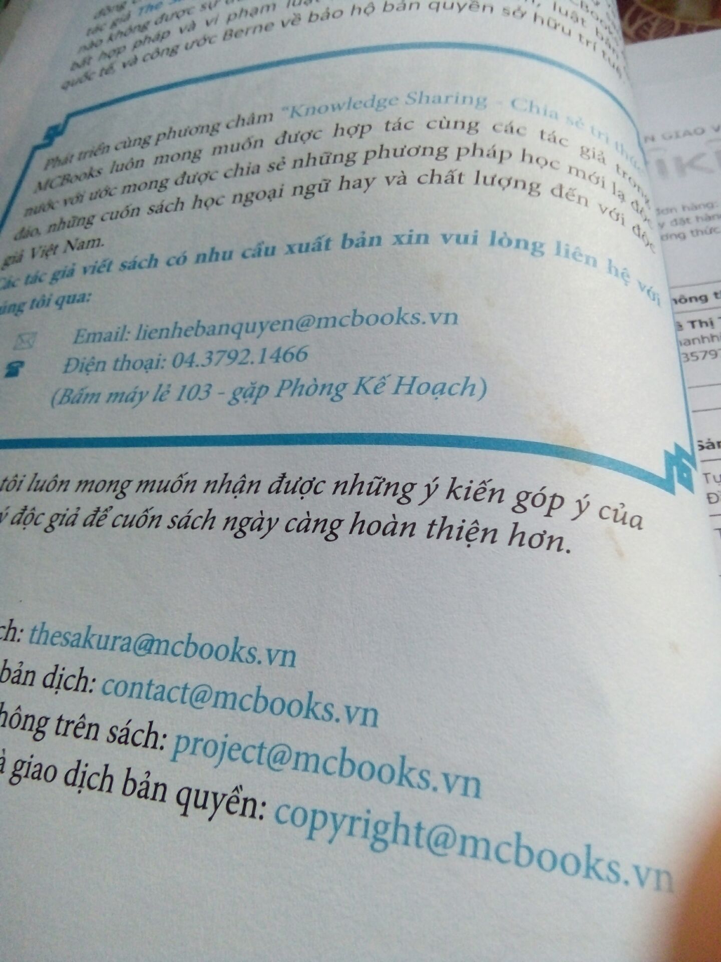 sách bị bẩn mong được đổi sách khác. Tải app MCBooks nhưng không quét mã QR được thì phải học kiểu gì đây.