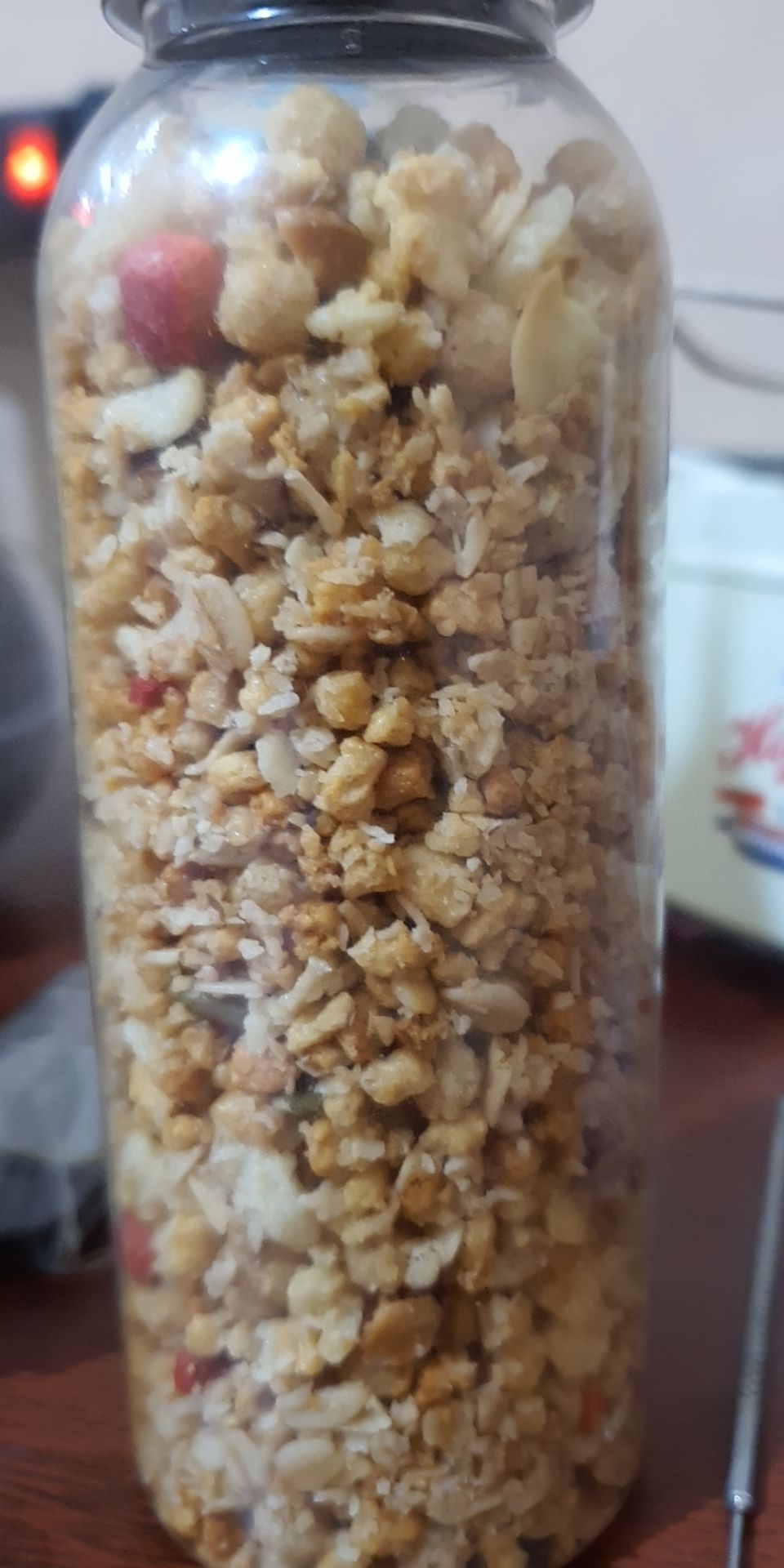 Shop giao nhanh, đóng gói đẹp, bánh ngon, date tới tháng 8 lận, giá lại rẻ nữa. rất ưng ạ. mình chiết ra ăn từ từ để ko bị mềm