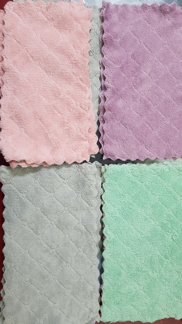 Lại là chuyên mục săn sale :))
Săn deal còn 19k/ 10, nhìn ảnh thấy cũng xịn nên order thử xem sao thì ai dè... xịn thiệt :)))
Giao đủ số lượng, dạng khăn chữ nhật mình chủ yếu mua để lau dọn đón Tết, cũng tính là dùng 1 lần thì bỏ nhưng thất chất liệu ổn nha mọi người, dạng vải thấm nước dễ, 2 mặt 2 màu nhìn lạ lạ, mọi người có thể giặt ngâm nước tẩy rồi dùng lại được luôn á.

* Góp ý: nên có chỗ đánh giá dịch vụ vận chuyển vì quá tốt. Có gói TikiNOW nên săn mấy hàng deal cũng không lo về phí ship. Xuất sắc quá Tiki ơiii !!