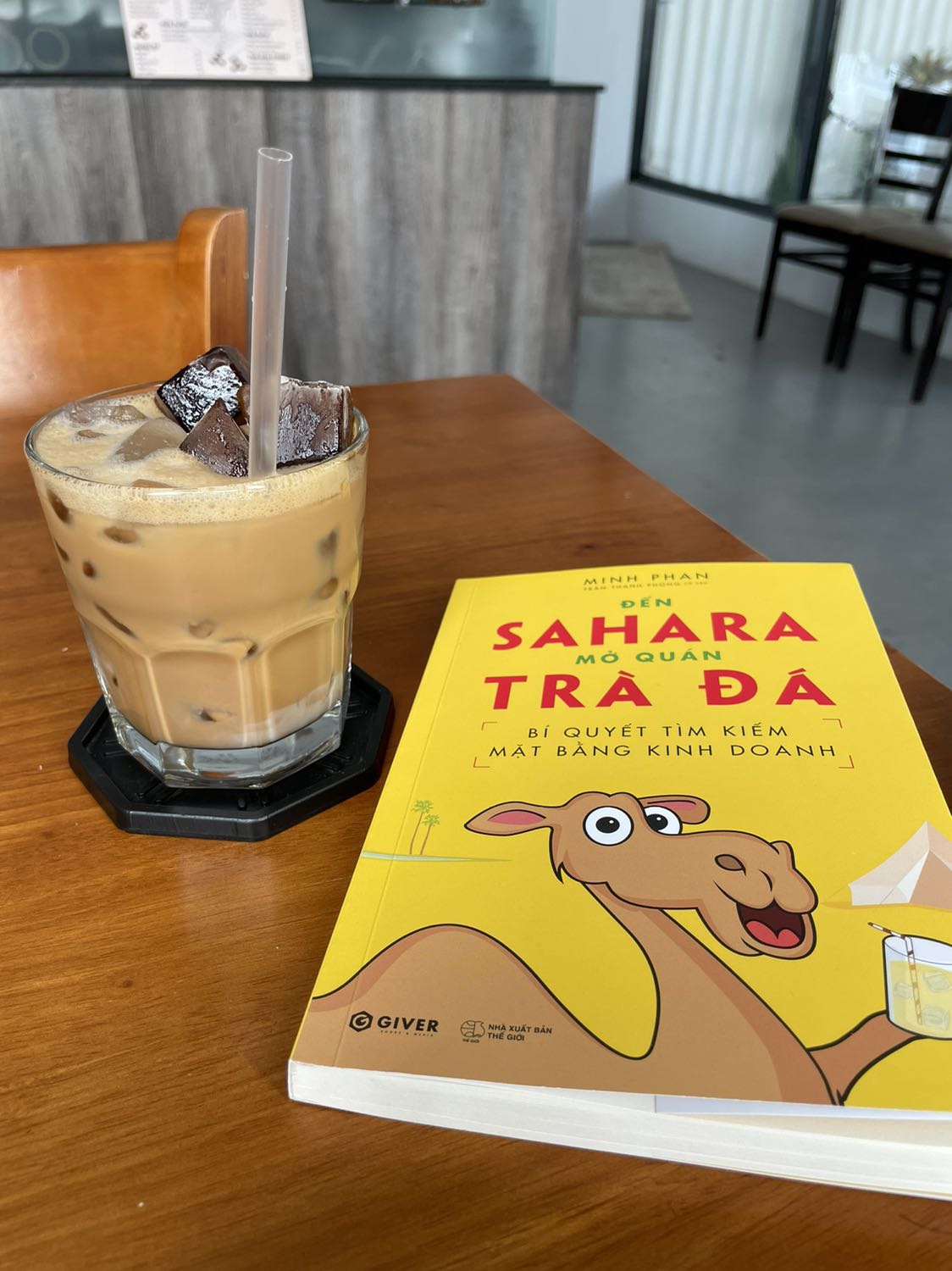 Đã đọc xong, quyển sách là tập hợp những kinh nghiệm quý giá của tác giả trong quá trình săn mặt bằng kinh doanh, sẽ giúp ích rất nhiều cho những ai đang có nhu cầu tìm mặt bằng kinh doanh. Cảm ơn tác giả và ekip đã cho ra mắt sản phẩm đúng lúc tôi đang cần kinh nghiệm thuê mặt bằng!