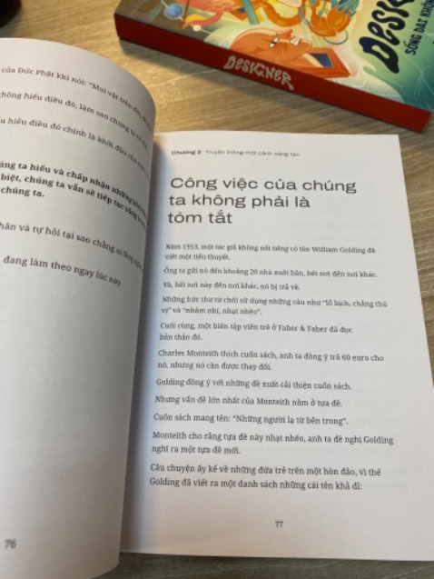 Từng đọc "Năng lực của sự *** ngốc", “Ngấu nghiến nghiền ngẫm"" thì nên tiếp tục mua cuốn sách này của Dave Trott.

Cuốn sách có nội dung rất mới lạ về sáng tạo. Thích nhất là phần nội dung cảnh sát sử dụng tư duy sáng tạo trong việc bắt những tên tội phạm ***y hiểm, hay một người dân bình thường biến những điều không thể thành có thể nhờ cách nghĩ khác đi so với bình thường. Ngoài ra còn có những câu chuyện từ các nhãn hiệu nổi tiếng, cách họ bức tốc để thay đổi tình hình và vượt qua đối thủ nữa, rất mới lạ.

Về hình thức thì vẫn luôn tin tưởng Riobook. Sách trình bày đẹp, bản dịch hay, chỉn chu, giữ được văn phong trước giờ của tác giả. Sách của Dave Trott giọng văn thú vị đó giờ rồi, 5 sao cho shop.