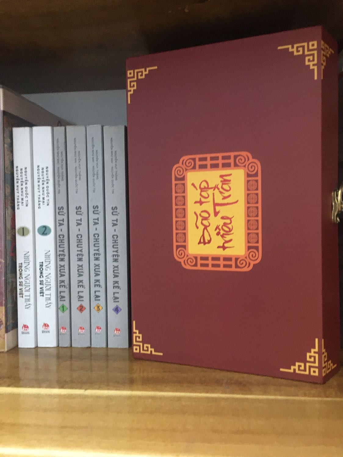 Bộ sách hay và ý nghĩa. Mình đọc mấy bộ sách sử Trung như Quỷ Cốc Tử, Tam quốc chí hay Đông chu liệt quốc mà tiếc mình chưa có bộ sử nào hay.
Bộ sử này thoả việc đọc sử Việt của mình.
Mong là có nhiều bộ sử Việt hay hơn nữa, nếu có thêm bản đồ minh hoạ thì càng hay.
Cảm ơn Tiki.