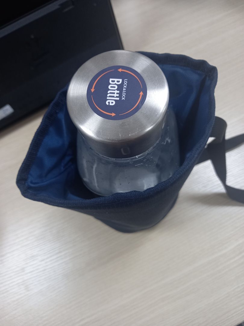 Chất liệu đẹp bền, chắc chắn. Màu đẹp, rộng rãi và đường may ngay ngắn. XUẤT SẮC!