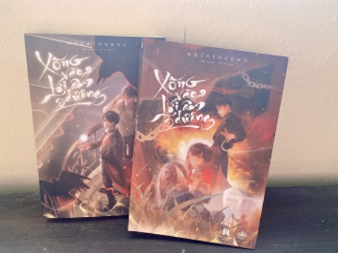 Đầu tiên là sách giao về còn nguyên vẹn, không móp hay cuốn góc. Sách cầm chắc tay, bìa đẹp. Sau nữa là nội dung, phải nói là okla luôn, truyện của Mộc Hề Nương kinh dị thì khỏi phải bàn, bên cạnh đó còn ngọt nữa, nói chung là dễ thương, có đáng sợ nhưng ngọt ngào nhiều hơn. Mong đợi quyển 3 mau rq để mua về, càng mong đợi sách sẽ in luôn các phiên ngoại đọc cho đã!

Shipper dễ thương, nhiệt tình, mối quen nên giao mình nhanh lắm! Nói chuyện cũng vui vẻ vui vẻ nữa!