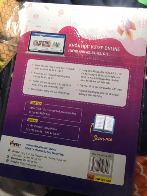 Shipper dễ thương, nói chuyện nhỏ nhẹ, giao hàng nhanh và đúng hạn. Đóng gói cẩn thận, sách về đến tay không bị móp méo. Sách hướng dẫn chi tiết, dễ hiểu. Mình không ôn ở trung tâm tự mua sách về ôn, hi vọng sẽ đậu ☺️