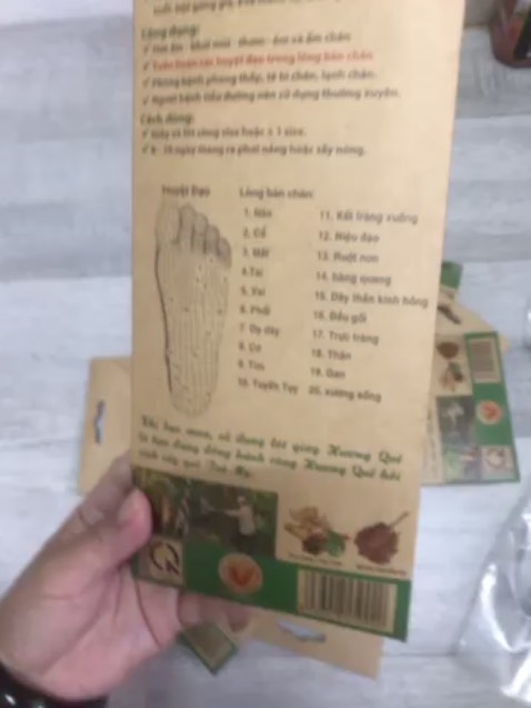 10 điểm không có nhưng, mình tìm mua lại lót giày chiếu quê viền vàng của shop nhưng hết hàng, lót giày cotton quế cũng rất tốt. Shop này chất lượng hàng tốt. Mình mua của shop từ khi cái bao đựng lót giày quế còn là túi nilon zip tới giờ, shop cải tiến cái túi đựng không có chỗ chê. Chất lượng hàng 10 điểm không có nhưng