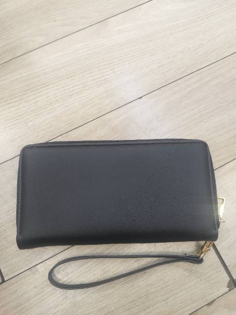 Ví đẹp lắm luôn màu đen rất dễ phối khá nhiều ngăn nên rất tiện...  luôn ủng hộ shop ạ Ví đẹp lắm luôn màu đen rất dễ phối khá nhiều ngăn nên rất tiện...  luôn ủng hộ shop ạ