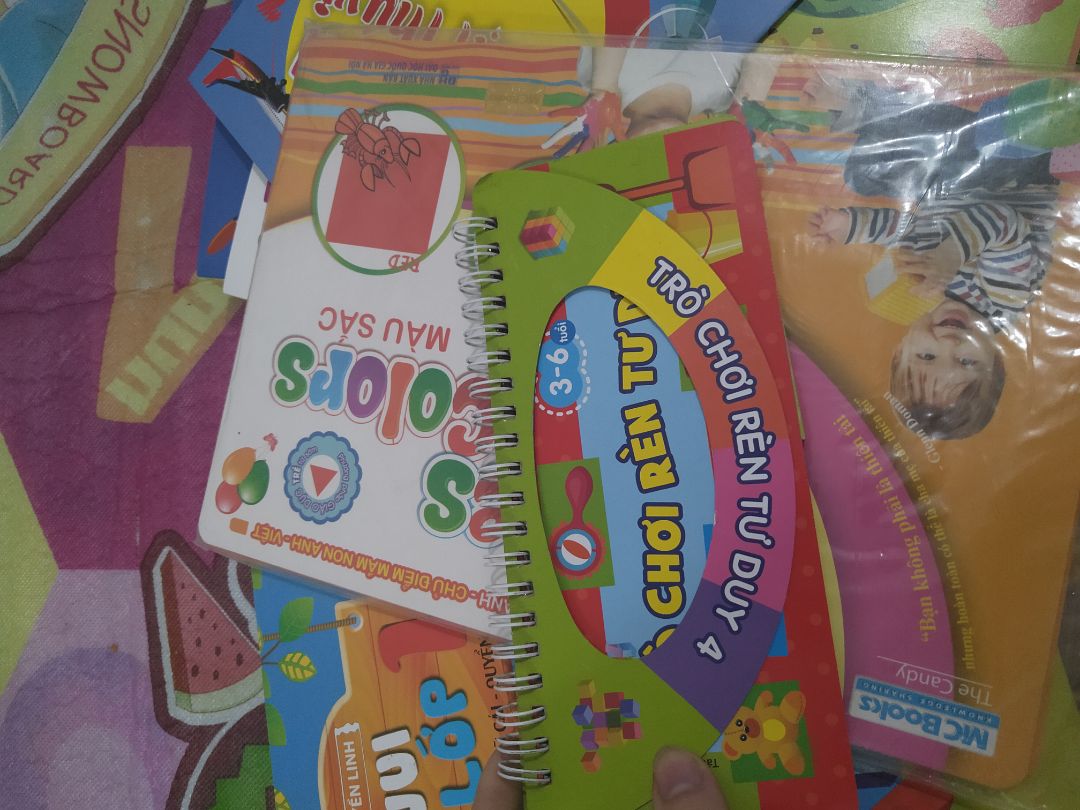 bé nhà mình thích lắm. suốt ngày bắt mẹ cho xem. tiki giao hàng nhanh, đóng gói cẩn thận.