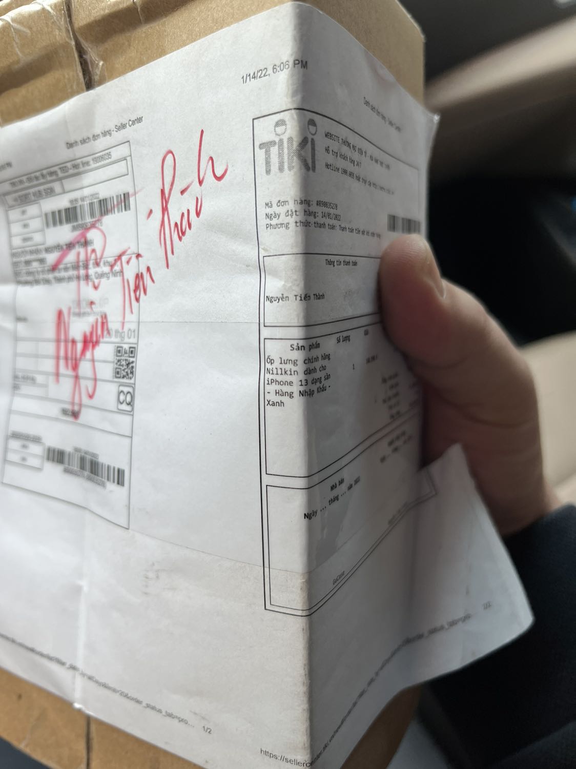 Mua màu xanh nhưng shop gửi cho màu đen. Đề nghị shop phản hồi sớm. Mua màu xanh nhưng shop gửi cho màu đen. Đề nghị shop phản hồi sớm.