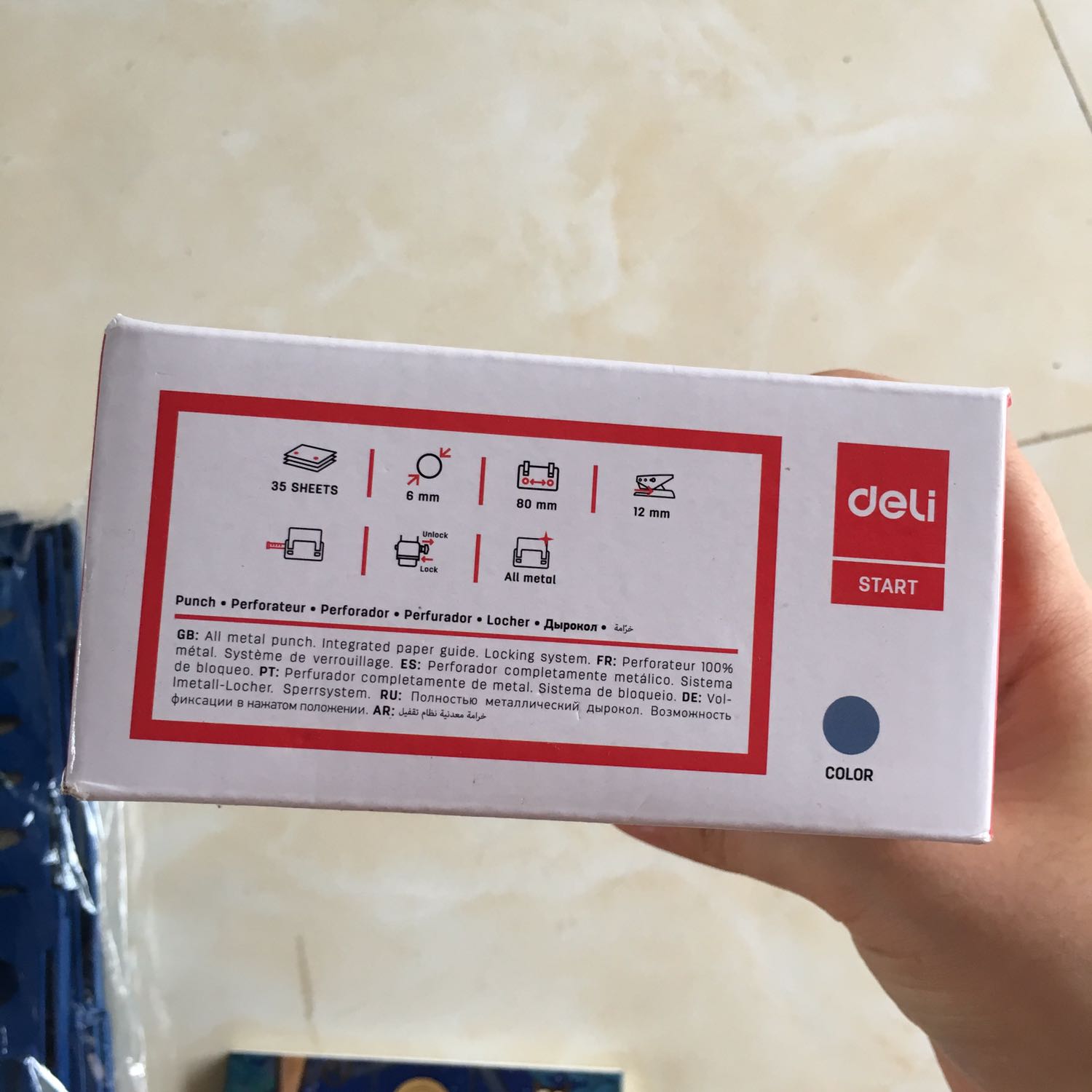 Dập lỗ dày dặn chắc chắn, cầm nặng tay.
Hàng của Deli nên yên tâm chất lượng.