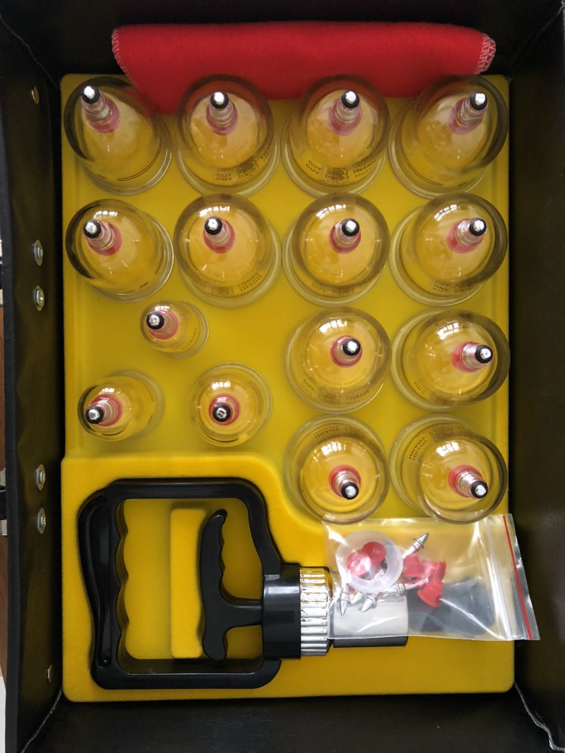 Sản phẩm đẹp, sử dụng dễ dàng. Tôi từng mua 1 bộ cách đây 5 năm, sử dụng rất tốt, nhưng bị thất lạc lúc dọn nhà. Giờ mua lại thấy chất lượng vẫn ổn định.
Đóng gói kỹ.
Tôi nhớ đặt loại 9 ống nhưng lại giao loại 15 ống. Shop nên kiểm tra trước khi giao hàng.