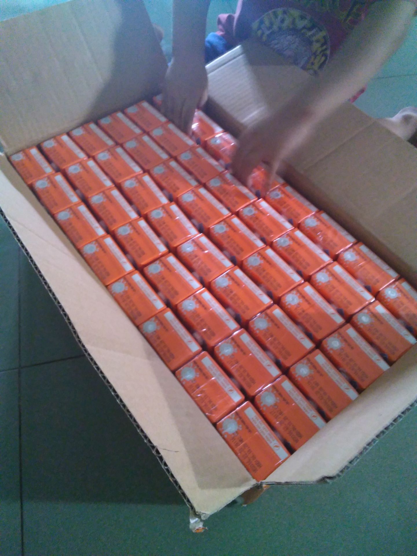 đóng gói hàng cẩn thận, chắc chắn
giá mua 215k /1 thùng 48 hộp 110ml
trét mã vạch mà hok tìm ra đc thông tin sp hok pít sp ntn nữa