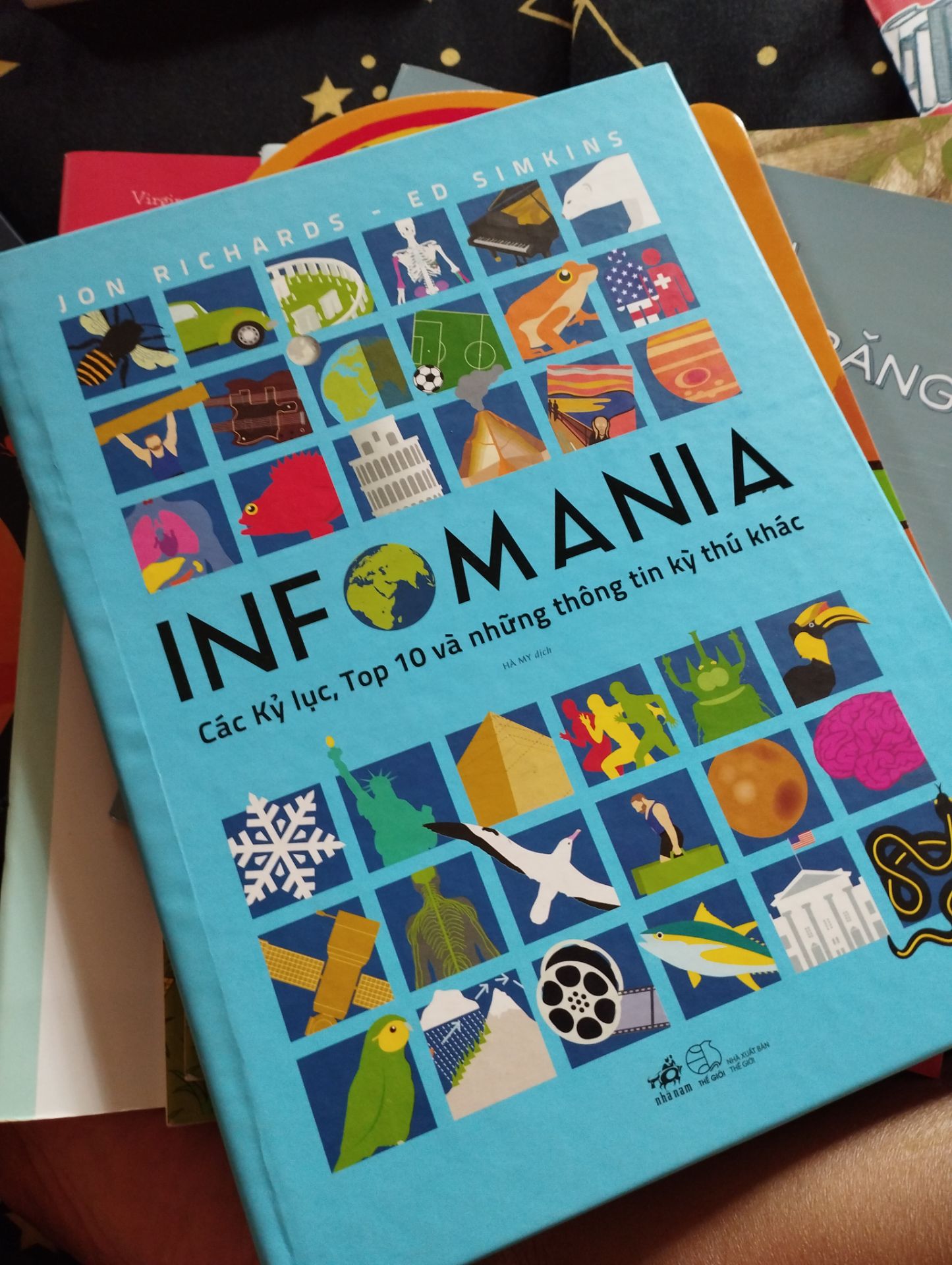 Gáy sách bị rớt. Giá sale nên tạm chấp nhận