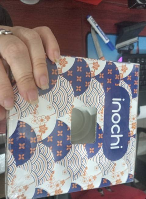 TIKI GIAO HÀNG NHANH, ĐÓNG GÓI CẨN THẬN VÀ CHẮC CHẮN. SẢN PHẨM HỢP VỚI TÚI TIỀN. MÀNG BỌC TỐT, DAI CÓ ĐỘ DÍNH TỐT. SẢN PHẨM CÓ BẢN TO SỬ DỤNG  ĐƯỢC NHIỀU MỤC ĐÍCH. CẢ, ƠM SHOP VÀ TIKI. LẦN SAU SẼ ỦNG HỘ THÊM CHO SHOP VÀ TIKI