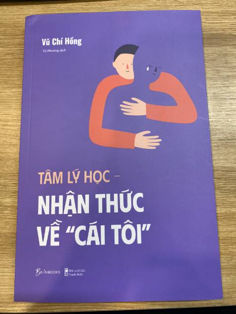 Đây là một cuốn sách không hề dễ đọc, mình phải khẳng định là như thế. Một phần lớn nội dung của cuốn sách viết về quá trình phát triển của trẻ dưới góc nhìn của tâm lý học, từ đó giải mã ngọn ngành về "cái tôi" của mỗi người, và giải thích những vấn đề về mối quan hệ, như: tại sao mối quan hệ dây mơ rễ má trong gia đình lại phức tạp, tâm lý của những kẻ blhđ là gì,... Mình mất khá nhiều thời gian để nghiền ngẫm cuốn này nhưng nó đã cho mình câu trả lời xác đáng cho những vấn đề mình thắc mắc bấy lâu. Rate 8/10, nên mua nhé mọi người!