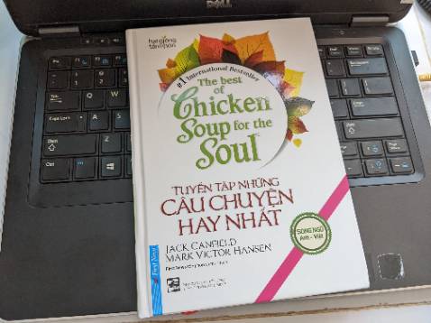 Bìa cứng rất đẹp, chất lượng in và giấy cũng rất tốt. Sách song ngữ trình bày chia 2 bên nên rất thuận tiện trong việc học thêm tiếng anh!