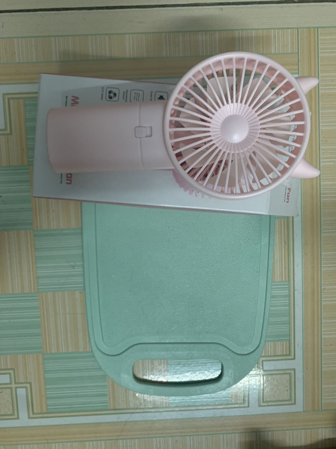 Giao hàng tầm 5 ngày là có, sp mua được vs giá rẻ còn được quà tặng gồm thớt và quạt. Mình rất hài lòng về sản phẩm, lần đầu mua hàng ở tiki nên rất sợ bị *** may sao giao hàng đầy đủ, đóng gói rất chắc chắn