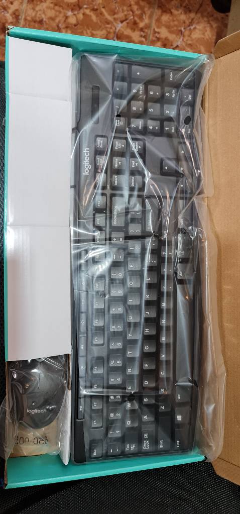 Bàn phiếm , chuộc đẹp dễ nhìn, đi chuyển rất mượt.