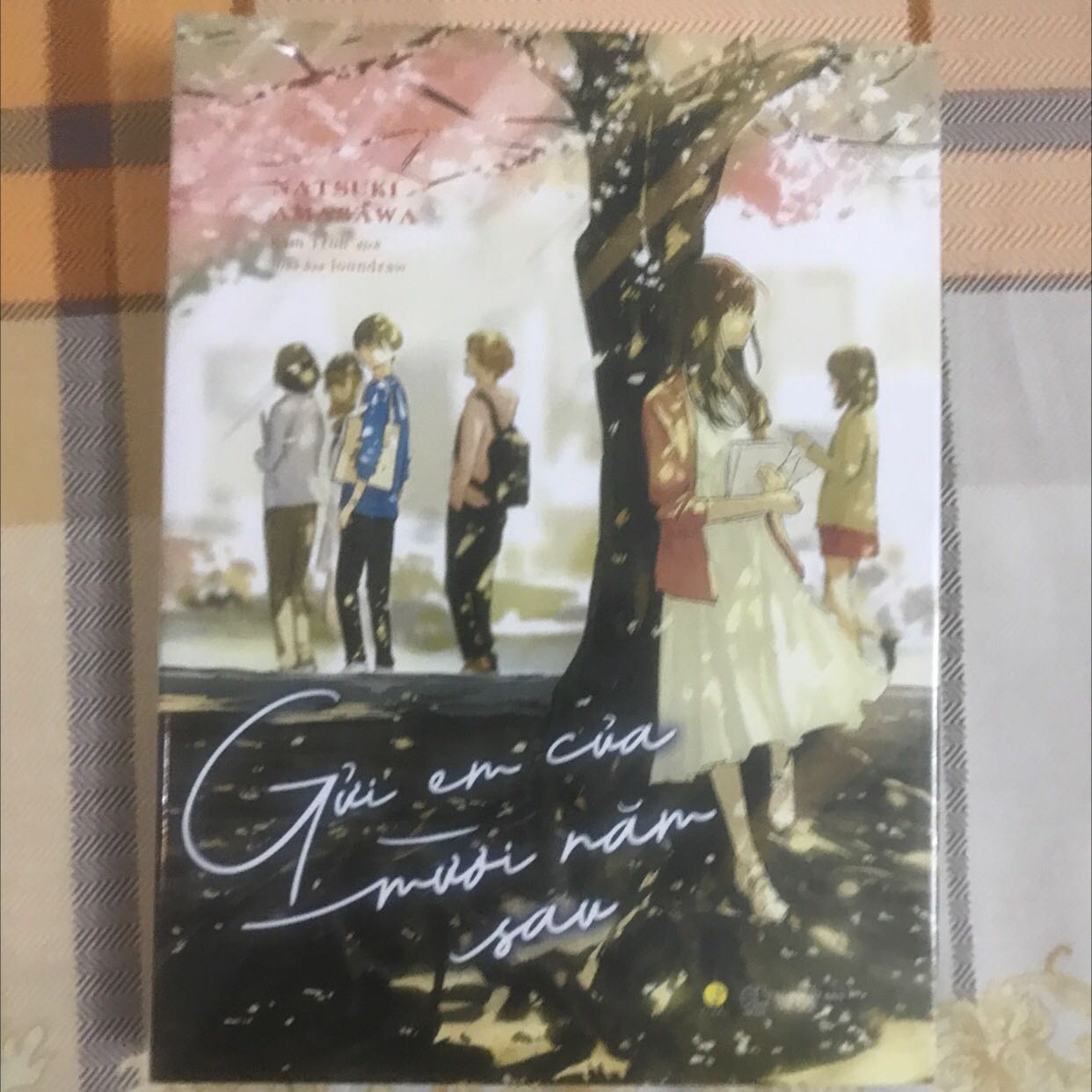 Truyện mới tinh, tiki giao hàng nhanh, cẩn thận, truyện nguyên seal, tuy ko có bọc chống sốc nhưng ko móp méo trầy xước. Nội dung ko có gì phải bàn. Rất hài lòng.