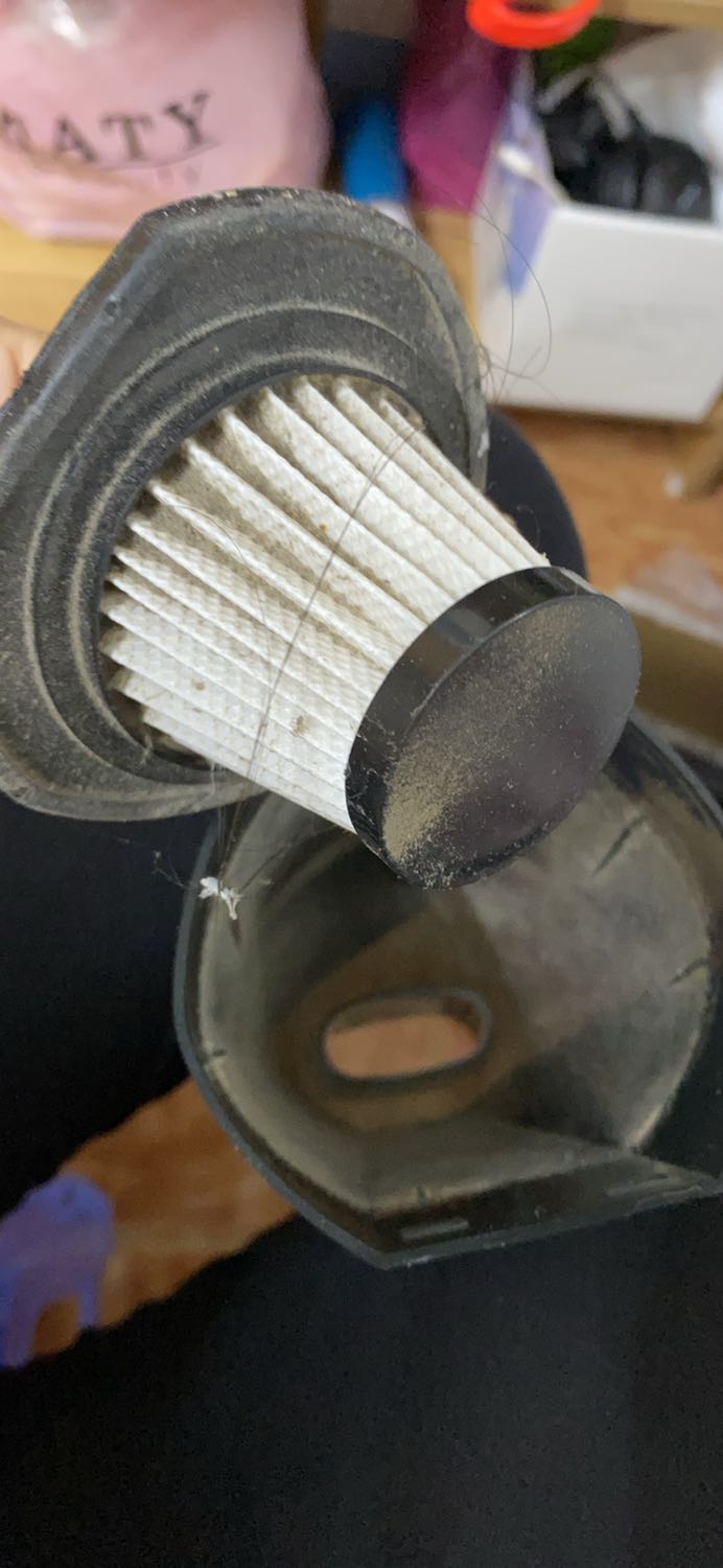 đọc 7749 cái review về máy mới mua… phân vân mãi… mua được ta nói… muốn hút cả thế giới. ban đầu chỉ nghỉ mua về hút tóc bụi trên giường, ai ngờ lực hút mạnh dã man… ồn thì có ồn nhưng trong mức chịu được. máy lực hút mạnh, sạc đầy pin hút đc lâu lắm. Đáng đồng tiền bát gạo. Cảm ơn shop bán hàng có tâm. và cảm ơn những người đã mua review cực kỳ có tâm luôn. ⭐️⭐️⭐️👍👍👏👏