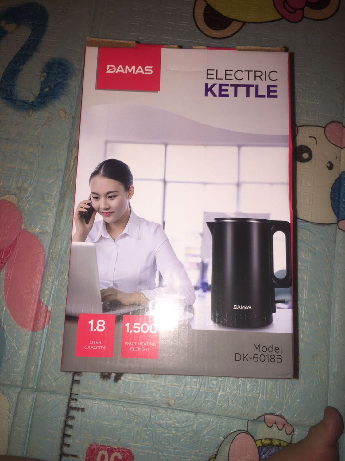 Giao hang nhanh, htrc đặt hôm sau nhận được ròi. Hộp sp cứng cáp, nguyên đai nguyên kiện, sp được bọc xốp dày rất cẩn thận có kèm giấy bảo hành 12 tháng lận. Ấm màu đen bóng, đẹp hơn cả mấy hãng kiểu Xiaomi Xao mủng j đó, giấy hưỡng dẫn sử dụng đa ngữ cả tiếng Anh, Việt, Hàn biểu hiện bên hãng rất cẩn thận. Lần đầu mua hang của Damas, 1 thương hiệu khá là mới ở Việt Nam tuy nhiên sản phẩm mình nhận được rất hài lòng và ưng ý!