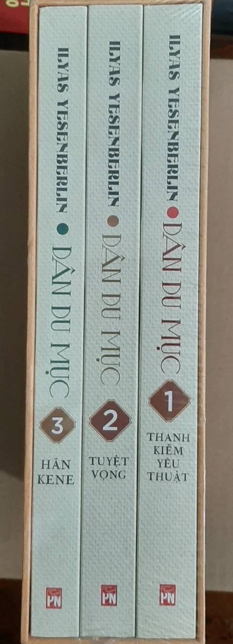 Mua sách do đọc bài review của bác Đặng Xuân Lương hấp dẫn quá. Sách in ấn đẹp, mình mới đọc được 50 trang, nội dung khá ổn, hình minh họa rất đẹp