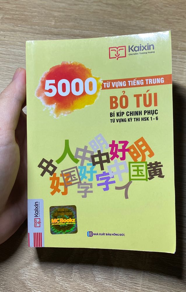 Sách rất đẹp nha, cầm vừa tay dễ tra từ lắm ạ. Nội dung thì rất hay ạ có pinyin và vd, từ vựng hsk chia theo từng cấp nên dùng để học và ôn tập lại từ vựng quá là oki lun