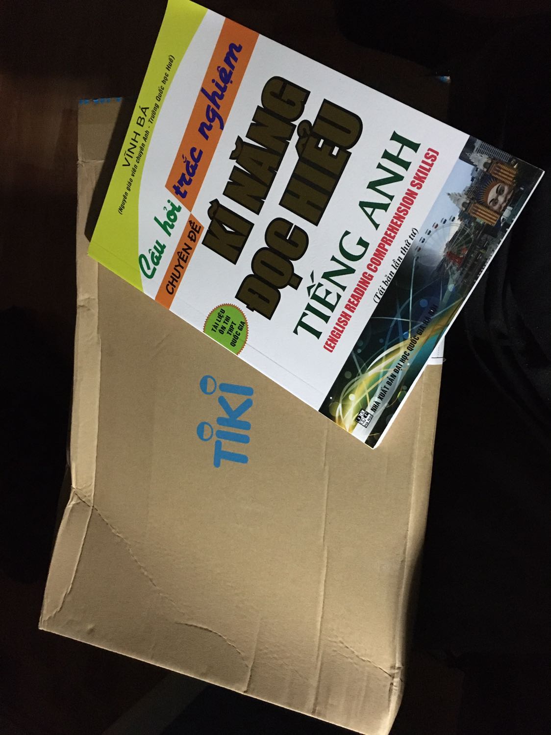 mình chưa dùng chưa biết nhưng đóng gói ổn nhưng lại k chắc chắn lắm hộp to quyển sách bé mà k bọc giấy gì cả vở hơi quăn quăn hộp thì hơi mom móp vậy đó ? and có phần in thừa lỗi ở cuối :))