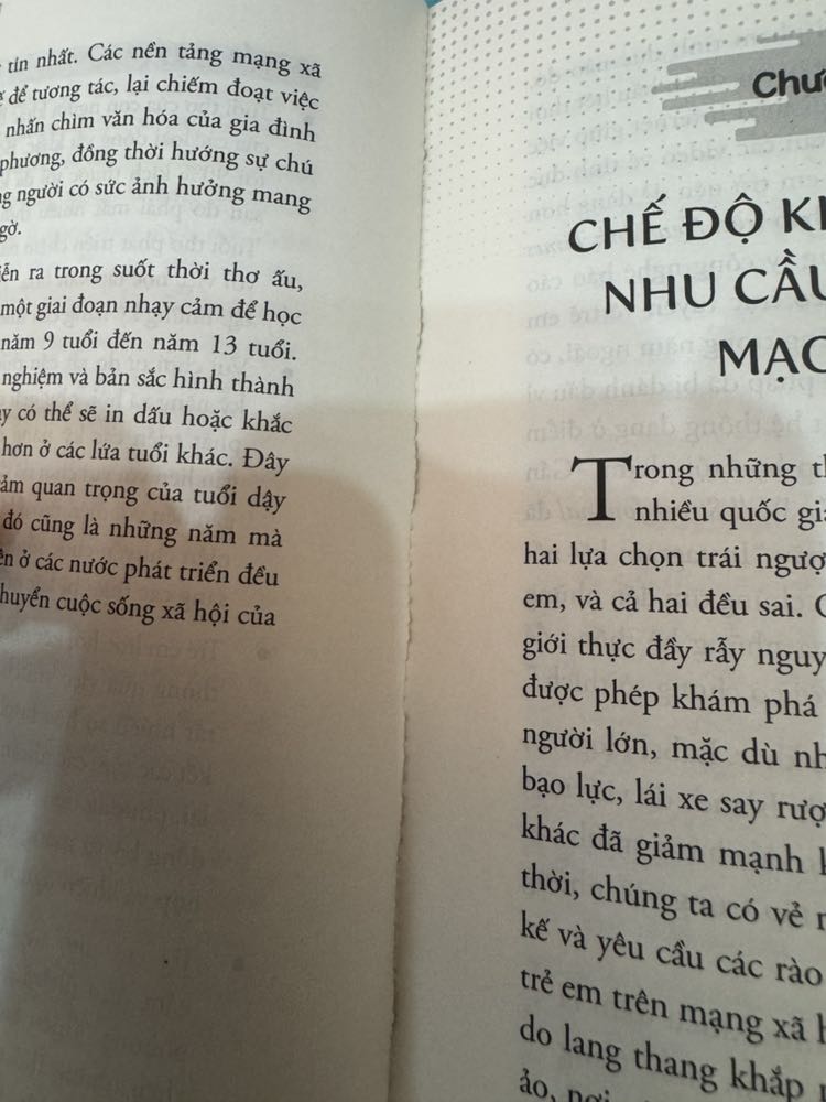 Giờ mới lấy ra đọc, đọc được vài trang thì bung gáy sách tùm lum 🥲