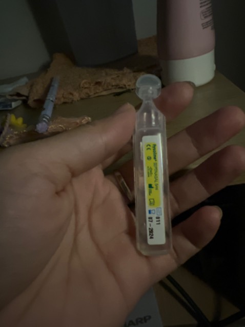 Hơi gay mũi nhưng trị ngạt mũi khá tốt. Dòng này mạnh hơn loại nhãn màu hồng. Tiện dụng khi mang ra ngoài và dùng ko sợ bị nhiễm khuẩn.