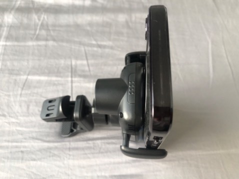 Mắc sắc ra tiếng, giá đỡ đẹp và sang trọng để trên xe công nghệ hẵn ra hihi, có tính năng sạc không dây, sp như mô tả