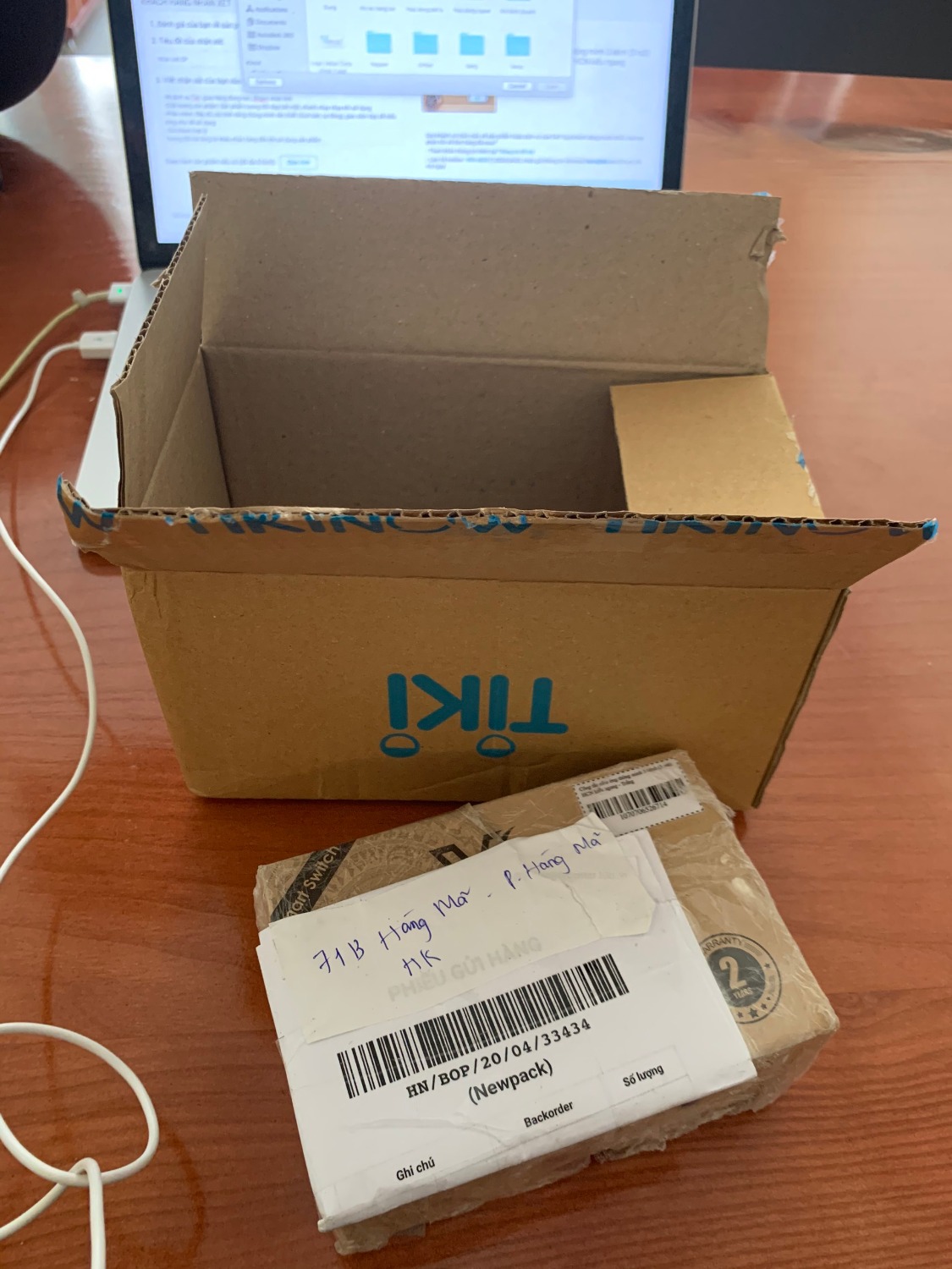 - Về dịch vụ Tiki: giao hàng đúng hẹn, Shiper nhiệt tình
- Chất lượng sản phẩm: Sản phẩm tương đối đẹp bắt mắt, nhanh nhạy nhạy khi sử dụng
- Phần mềm: Đầy đủ các tính năng thông minh cần thiết (Kịch bản, tự động), giao diện đẹp dễ hiểu cũng như dễ sử dụng
- Giá thành hợp lý
Tương đối hài lòng từ khâu nhận hàng đến khi sử dụng sản phẩm