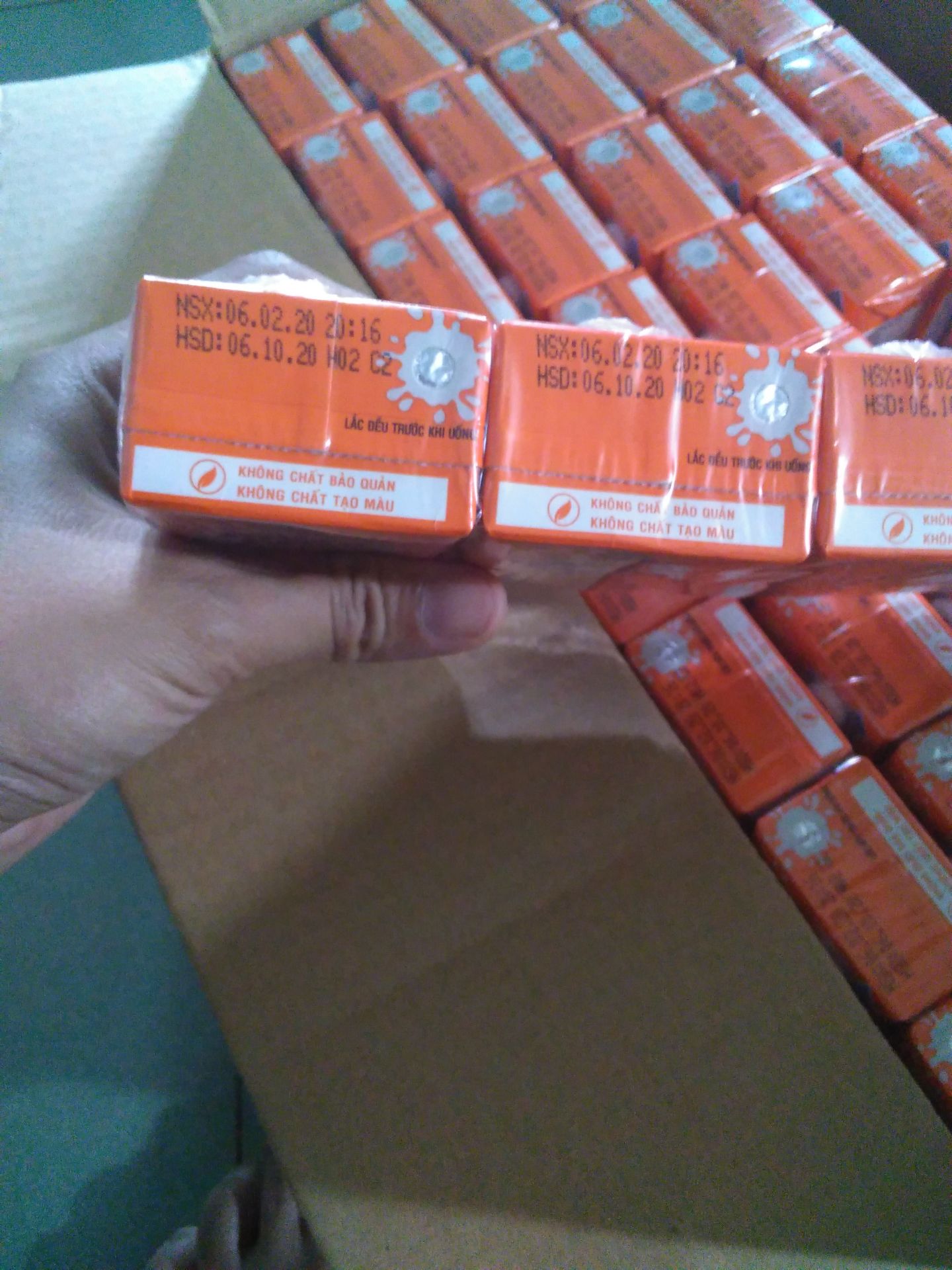 đóng gói hàng cẩn thận, chắc chắn
giá mua 215k /1 thùng 48 hộp 110ml
trét mã vạch mà hok tìm ra đc thông tin sp hok pít sp ntn nữa