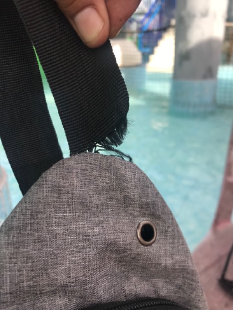 Sài chưa được bao lâu đã đức dây đeo rồi