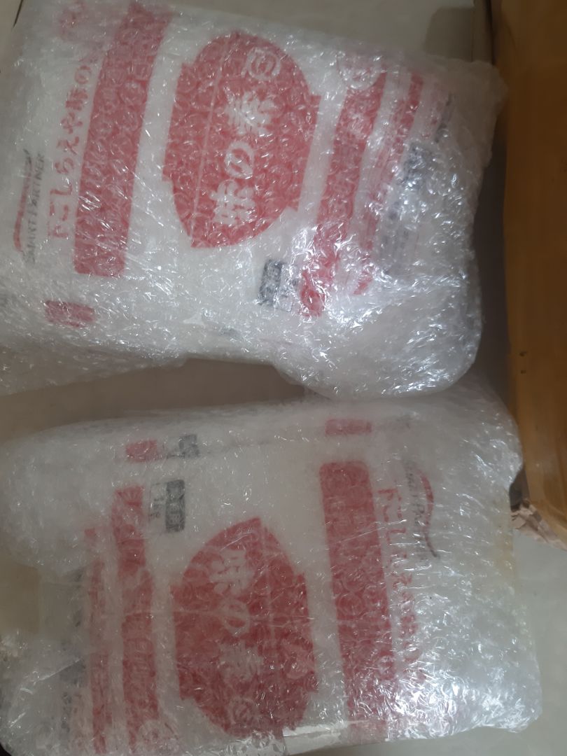 Mình đã nhận đủ hàng. Đóng gói hơi xộc xệch 1 xiu.