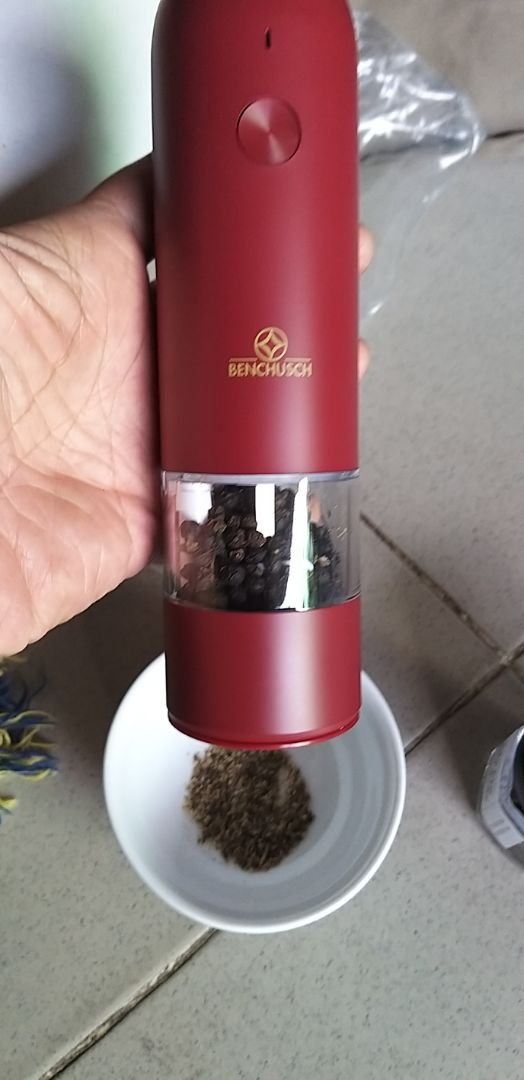 Có đèn. Sạc Type C luôn. Quà tặng kèm hủ tiêu Phú Quốc thơm phức.