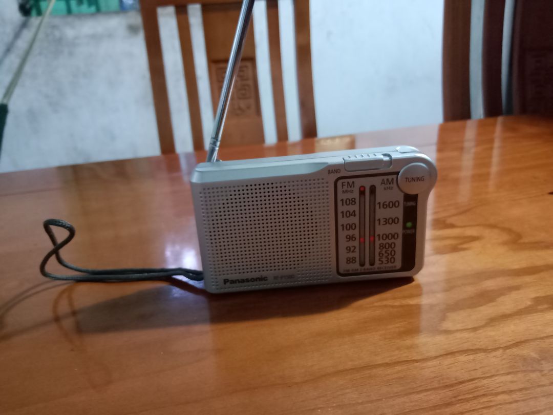 Máy nghe to rõ, dễ sử dụng phù hợp với người già, nhưng mình góp ý, máy móc mà đóng gói ko có chống sốc, để y hộp bỏ vào hộp giấy giao luôn, từ hà nội vào may còn xài được hihi giao hàng nhanh ^^ 5* Máy nghe to rõ, dễ sử dụng phù hợp với người già, nhưng mình góp ý, máy móc mà đóng gói ko có chống sốc, để y hộp bỏ vào hộp giấy giao luôn, từ hà nội vào may còn xài được hihi giao hàng nhanh ^^ 5*