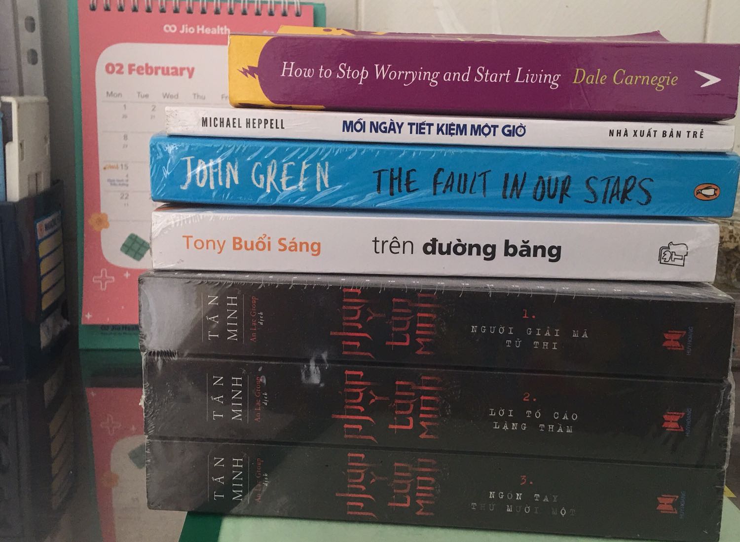 Mình mới đặt mớ trong hình hôm qua, nhưng hôm nay đã được giao hàng luôn r ( mình đặt giao hàng tiêu chuẩn nhen), thích quá ?
Về nội dung thì mình đã đọc bản tiếng việt và thấy thích quá nên giờ mua thêm bản tiếng Anh. Một câu chuyện đáng đọc nè. 
Sách mới, còn nguyên bọc rất chắc chắn luôn nhé. Mình mới đặt mớ trong hình hôm qua, nhưng hôm nay đã được giao hàng luôn r ( mình đặt giao hàng tiêu chuẩn nhen), thích quá ?
Về nội dung thì mình đã đọc bản tiếng việt và thấy thích quá nên giờ mua thêm bản tiếng Anh. Một câu chuyện đáng đọc nè. 
Sách mới, còn nguyên bọc rất chắc chắn luôn nhé.