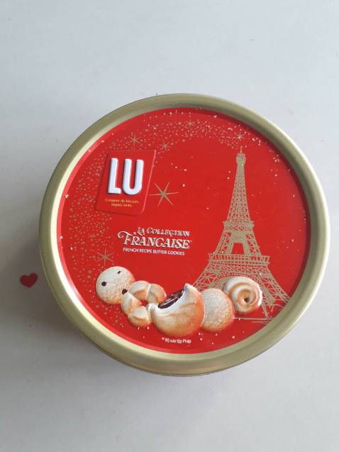 Bánh LU gồm 5 loại bánh khác nhau: quy bơ nhân chocolate chảy, quy bơ hạt chocolate, quy bơ dừa, quy bơ vị sữa, quy bơ vanila. Khi thưởng thức sẽ có nhiều loại lựa chọn hơn, nên nhâm nhi với nước trà hoặc cà phê đỡ ngán để ăn nhiều bánh hơn