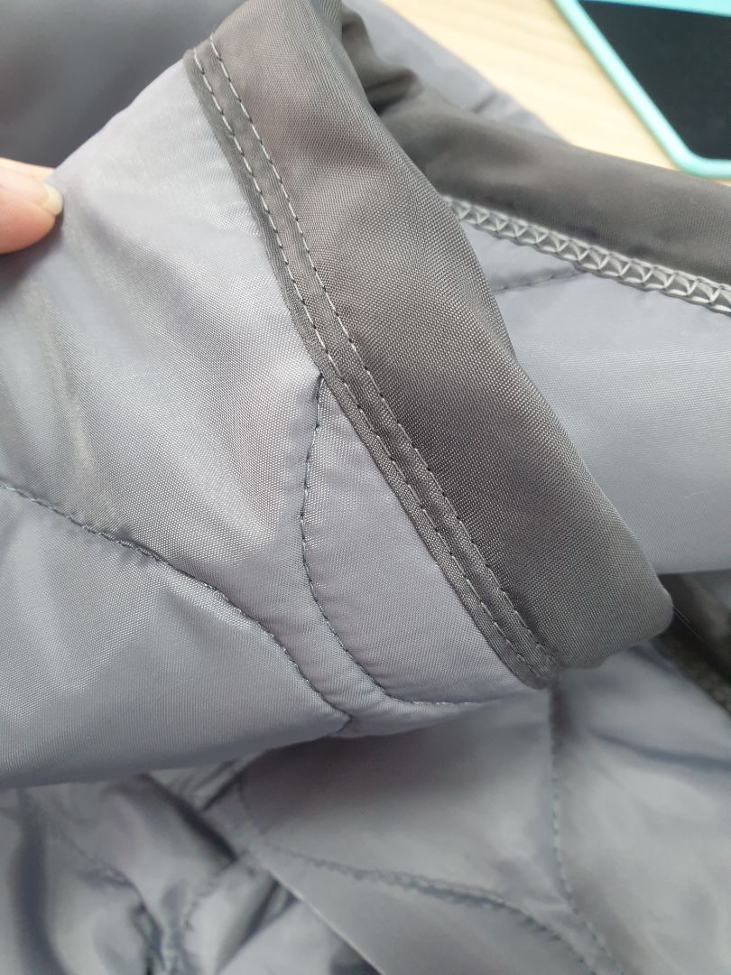 mền kích thước gọn cho văn phòng và dùng cá nhân. nhẹ, giặt mau khô. màu xám ok. đắp phòng máy lạnh thích hợp