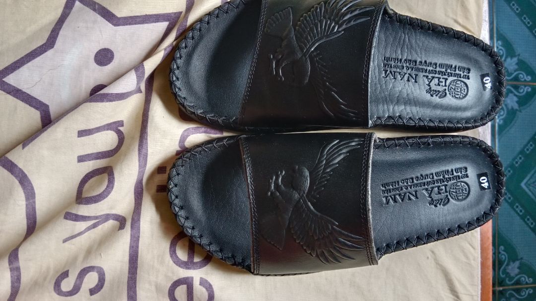 Dép đẹp nhưng giao hàng màu khác.
Đặt màu nâu giao màu đen