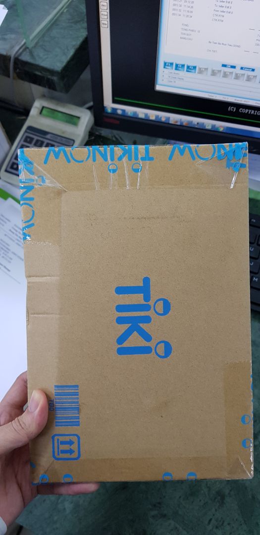 + Hàng giao tương đói nhanh, đóng gói cẩn thận, không có dấu hiệu móp khi nhận
+ Hộp đầy đủ tem seal, phụ kiện
+ Chuột kết nối tốt, ổn định, cầm vừa tay, nhận ghub. Tuy chưa kiểm tra serial nhưng rất hài lòng, hy vọng chuột dùng bền như em G403