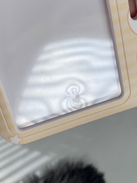 Lần này tiki giao hàng khá là nhanh so với những lần trước mình đặt. Nội dung truyện thì khỏi phải bàn cãi, phải nói Mộc Qua Hoàng là một trong những tác giả mà mình thích nhất. Đợt này nhà Daisy thật sự làm mình rất thất vọng, truyện mua về lúc bóc seal thì bị cong bìa áo,ép mãi mới thẳng ra. Dây đeo thẻ thì bị trầy, dấy hằn trên mặt trước của thẻ. Lúc mở pack gói dây đeo thẻ ra mình hoảng hồn luôn