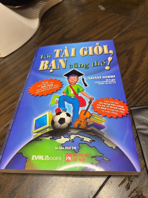 Tưởng sách bìa cứng nhưng mà lại bìa mềm. Bìa rất mỏng và không đẹp