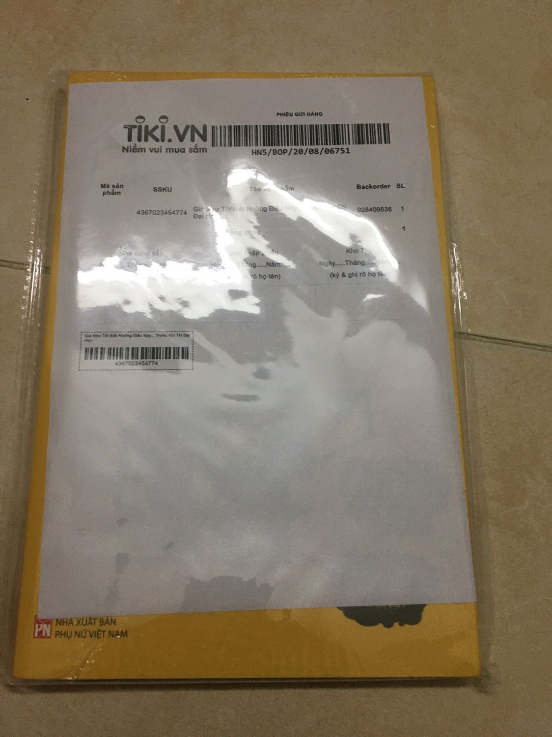 Giao hàng nhanh, gói hàng rất kỹ, ngoài phần hộp còn bọc đến đến 2 lớp nilong. 
Mới đọc có 3 chương nhưng đã thấy hay rồi và cũng đang háo hức đọc các chương tiếp theo, nội dung sách có vẻ chủ yếu kể về các câu chuyện thời đi học của tác giả và của những người nổi tiếng trên thế giới, cùng với các bài học mà họ rút ra được, nói chung hay và rất lôi cuốn. Hài lòng