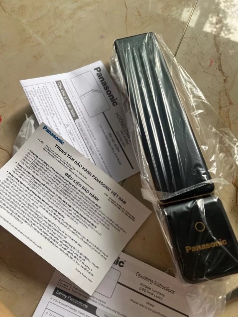 đèn sang xịn mịn, có tem và phiếu bảo hành, nhiều chế độ sáng và tăng giảm độ sáng. pin sạc tiện lợi, mình cất vào balo vẫn rất gọn nhẹ. m.n nên ủng hộ nhé