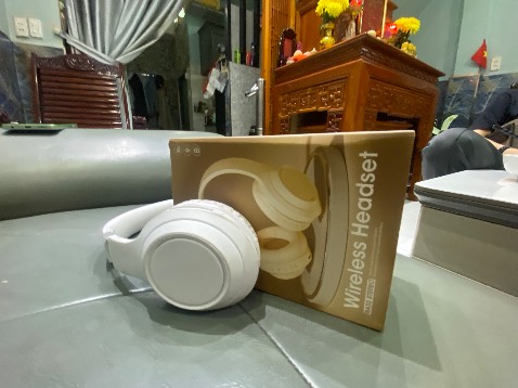 Đóng gói đẹp/ hàng chất lượng/ nghe êm tai/ cách âm ổn nha. NHƯNG mic lọc âm khi *** QUÁ RÕ. 10₫ CHO CHỮ NHƯNG NHA.