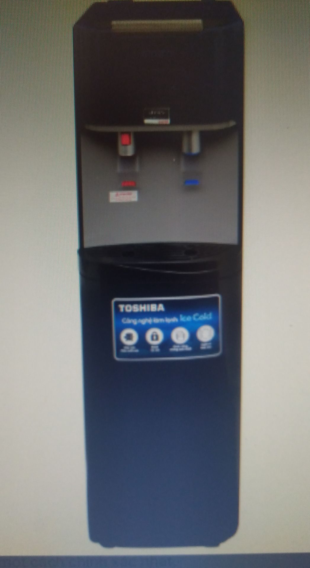 giao hàng nhanh nhưng bị sai giờ hẹn. đặt hàng giao chiều thì lại giao buổi sáng, làm ảnh hưởng đến người mua, bảo đợi chút thì lại bảo không đợi được vậy thì nhân viên giao hàng dịch vụ kém. hàng chất lượng đầy đủ phụ kiện.